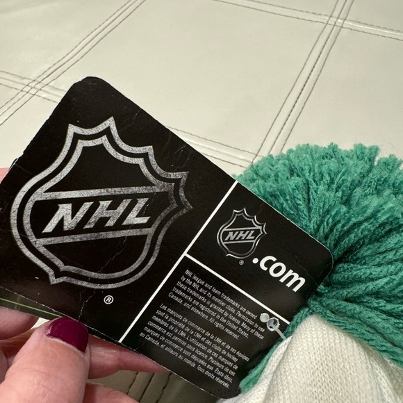 NWT -Devils hat from the Reebok stadium series - Picture 5 of 10